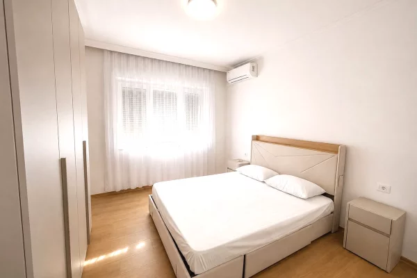 Shtepi me qera Apartament ne Tirane, 2+1, Mobilimi E mobiluar, Pagesa 1,000  Euro.