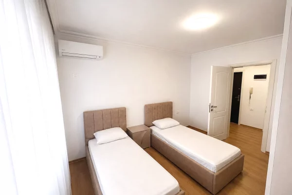 Shtepi me qera Apartament ne Tirane, 2+1, Mobilimi E mobiluar, Pagesa 1,000  Euro.
