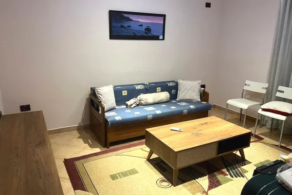 Ne zonen e Oxhakut, prane kopshtit Çufo, jepet me qera apartament 2+1, 50,000 Leke