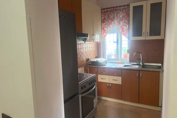 Shtepi me qera Apartament ne Tirane, 2+1, Mobilimi E mobiluar, Pagesa 50,000  Leke.