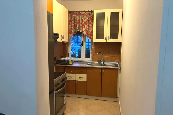Shtepi me qera Apartament ne Tirane, 2+1, Mobilimi E mobiluar, Pagesa 50,000  Leke.