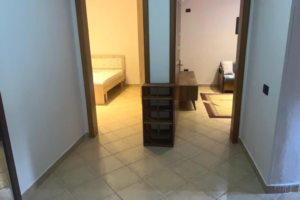 Shtepi me qera Apartament ne Tirane, 2+1, Mobilimi E mobiluar, Pagesa 50,000  Leke.