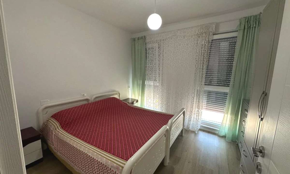 Shtepi me qera Vila Luksoze ne Tirane, 1+1, Mobilimi E mobiluar, Pagesa 400  Euro.