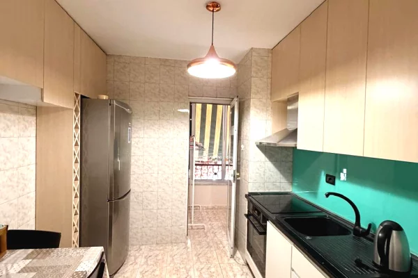 Shtepi me qera Apartament ne Tirane, 2+1, Mobilimi E mobiluar, Pagesa 80,000  Leke.