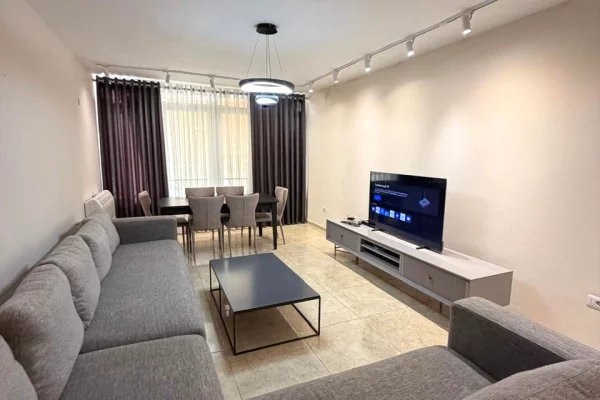 Shtepi me qera Apartament ne Tirane, 2+1, Mobilimi E mobiluar, Pagesa 80,000  Leke.