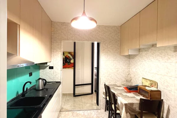 Shtepi me qera Apartament ne Tirane, 2+1, Mobilimi E mobiluar, Pagesa 80,000  Leke.