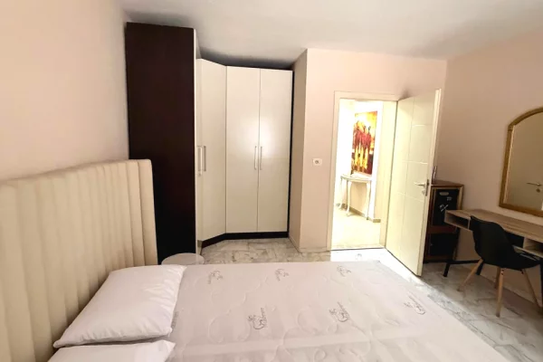 Shtepi me qera Apartament ne Tirane, 2+1, Mobilimi E mobiluar, Pagesa 80,000  Leke.