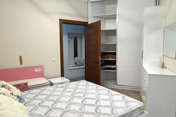 Shtepi me qera Apartament ne Tirane, 1+1, Mobilimi E mobiluar, Pagesa 55,000  Leke.
