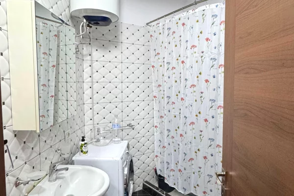 Shtepi me qera Apartament ne Tirane, 1+1, Mobilimi E mobiluar, Pagesa 55,000  Leke.