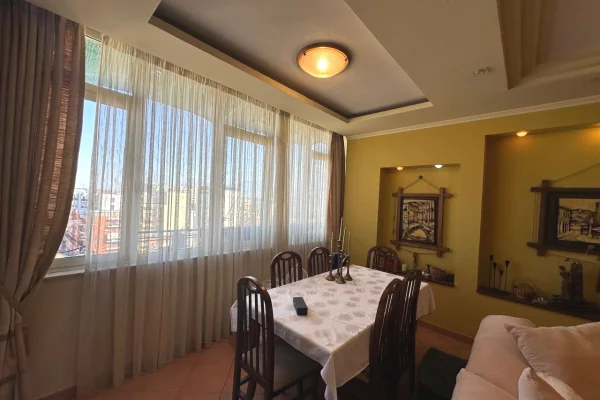 Shtepi me qera Apartament ne Tirane, 2+1, Mobilimi E mobiluar, Pagesa 90,000  Leke.
