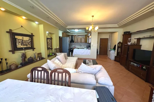 Shtepi me qera Apartament ne Tirane, 2+1, Mobilimi E mobiluar, Pagesa 90,000  Leke.