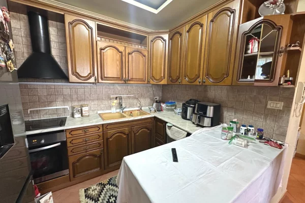 Shtepi me qera Apartament ne Tirane, 2+1, Mobilimi E mobiluar, Pagesa 90,000  Leke.
