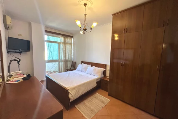Shtepi me qera Apartament ne Tirane, 2+1, Mobilimi E mobiluar, Pagesa 90,000  Leke.