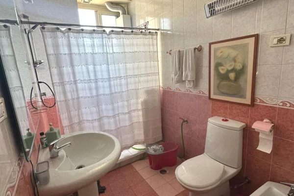 Shtepi me qera Apartament ne Tirane, 2+1, Mobilimi E mobiluar, Pagesa 90,000  Leke.