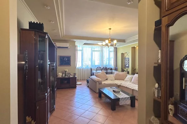Shtepi me qera Apartament ne Tirane, 2+1, Mobilimi E mobiluar, Pagesa 90,000  Leke.