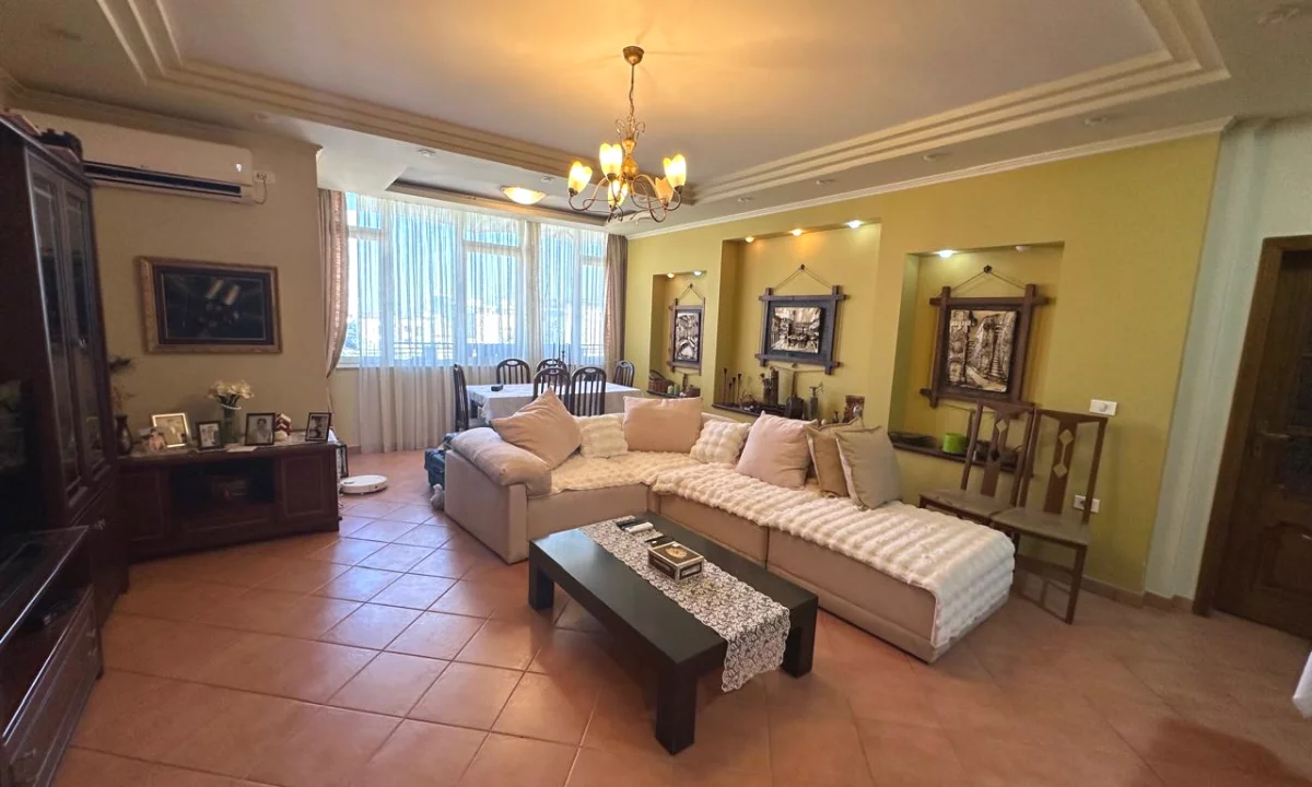 Shtepi me qera Apartament ne Tirane, 2+1, Mobilimi E mobiluar, Pagesa 90,000  Leke.