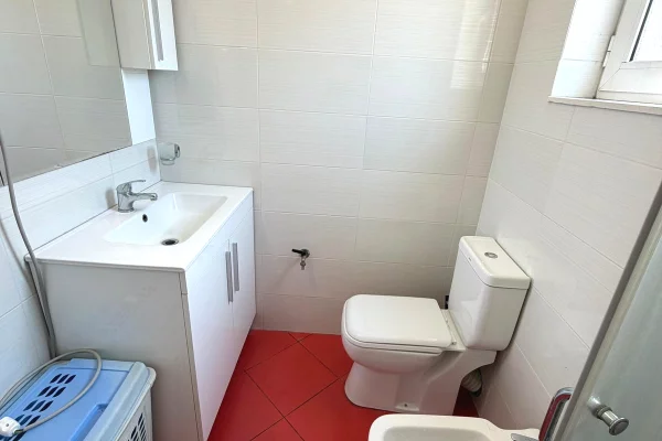 Shtepi me qera Apartament ne Tirane, 2+1, Mobilimi E mobiluar, Pagesa 55,000  Leke.