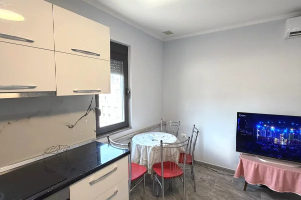 Shtepi me qera Apartament ne Tirane, 2+1, Mobilimi E mobiluar, Pagesa 55,000  Leke.