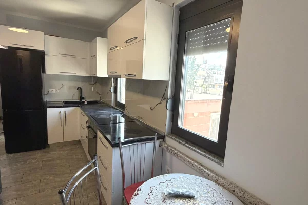 Shtepi me qera Apartament ne Tirane, 2+1, Mobilimi E mobiluar, Pagesa 55,000  Leke.