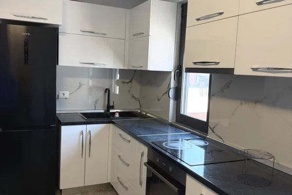 Shtepi me qera Apartament ne Tirane, 2+1, Mobilimi E mobiluar, Pagesa 55,000  Leke.