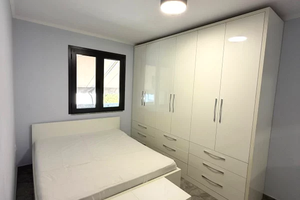 Shtepi me qera Apartament ne Tirane, 2+1, Mobilimi E mobiluar, Pagesa 55,000  Leke.