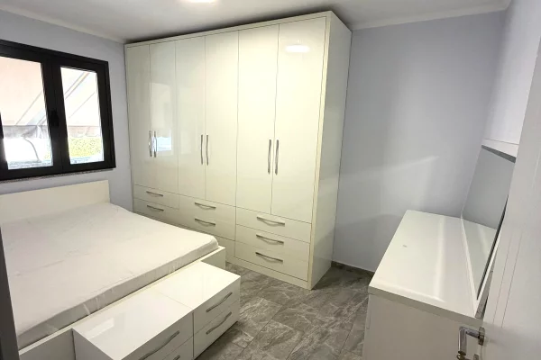 Shtepi me qera Apartament ne Tirane, 2+1, Mobilimi E mobiluar, Pagesa 55,000  Leke.