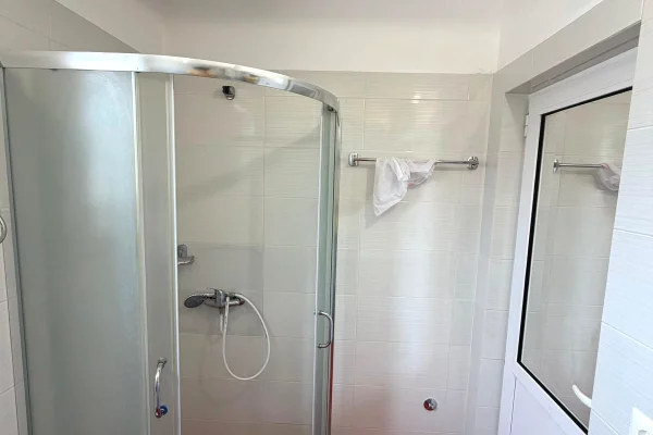 Shtepi me qera Apartament ne Tirane, 2+1, Mobilimi E mobiluar, Pagesa 55,000  Leke.