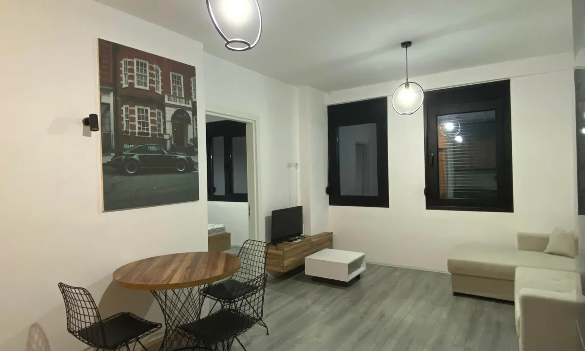 Shtepi me qera Apartament ne Tirane, 1+1, Mobilimi E mobiluar, Pagesa 400  Euro.