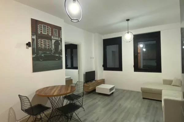 🏢Ne zonen e Spitalit American 3 jepet me qera apartament,1+1, i mobiluar.400 Euro