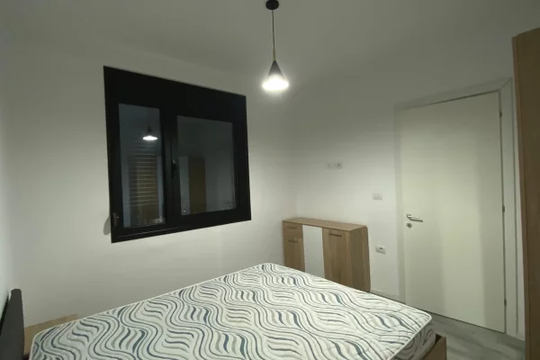 Shtepi me qera Apartament ne Tirane, 1+1, Mobilimi E mobiluar, Pagesa 400  Euro.