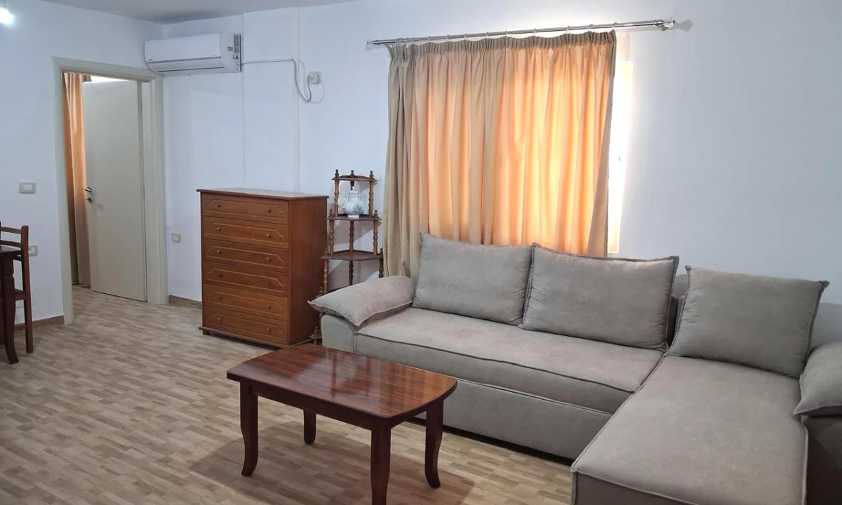 Shtepi me qera Vila Luksoze ne Tirane, 2+1, Mobilimi E mobiluar, Pagesa 40,000  Leke.