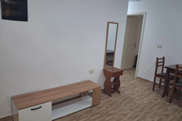 Shtepi me qera Vila Luksoze ne Tirane, 2+1, Mobilimi E mobiluar, Pagesa 40,000  Leke.