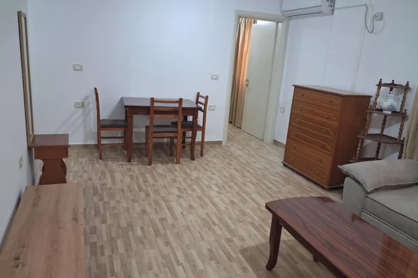 Shtepi me qera Vila Luksoze ne Tirane, 2+1, Mobilimi E mobiluar, Pagesa 40,000  Leke.
