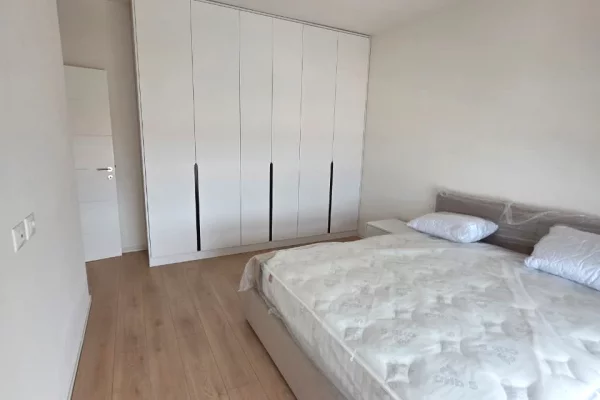 Shtepi me qera Apartament ne Tirane, 2+1, Mobilimi E mobiluar, Pagesa 75,000  Leke.