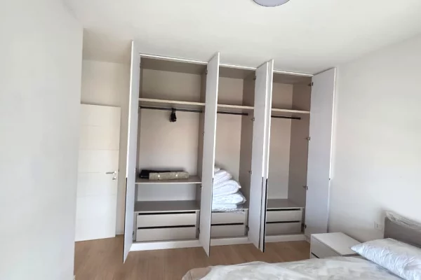 Shtepi me qera Apartament ne Tirane, 2+1, Mobilimi E mobiluar, Pagesa 75,000  Leke.