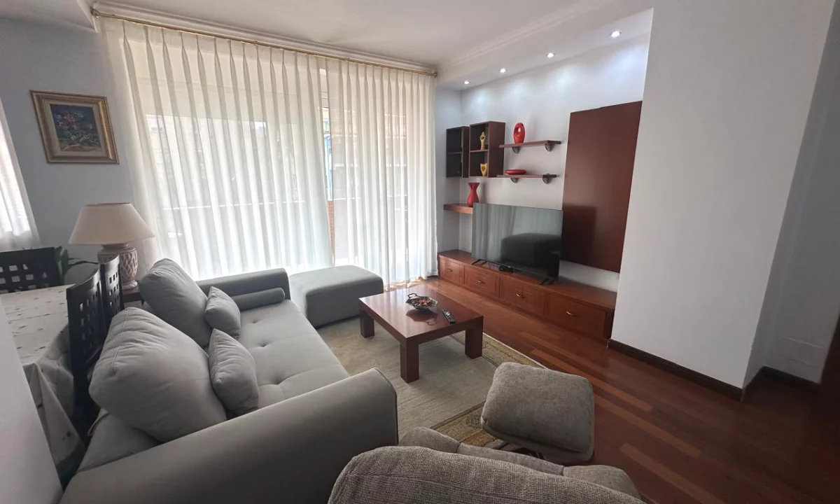 Shtepi me qera Apartament ne Tirane, 2+1, Mobilimi E mobiluar, Pagesa 1,200  Euro.