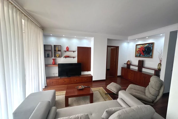 Shtepi me qera Apartament ne Tirane, 2+1, Mobilimi E mobiluar, Pagesa 1,200  Euro.