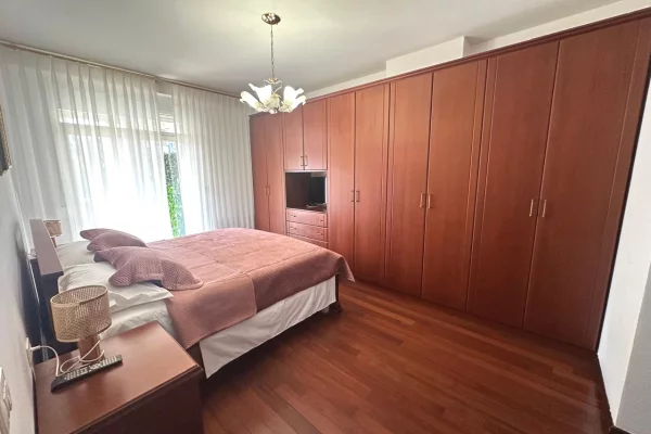 Shtepi me qera Apartament ne Tirane, 2+1, Mobilimi E mobiluar, Pagesa 1,200  Euro.