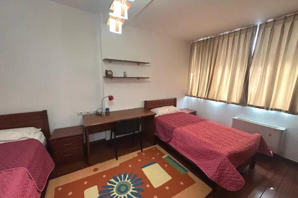 Shtepi me qera Apartament ne Tirane, 2+1, Mobilimi E mobiluar, Pagesa 1,200  Euro.