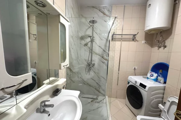 Shtepi me qera Apartament ne Tirane, 2+1, Mobilimi E mobiluar, Pagesa 1,200  Euro.