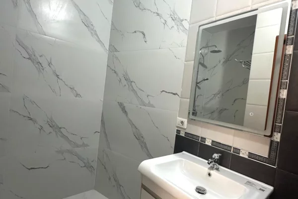 Shtepi me qera Apartament ne Tirane, 2+1, Mobilimi E mobiluar, Pagesa 1,200  Euro.