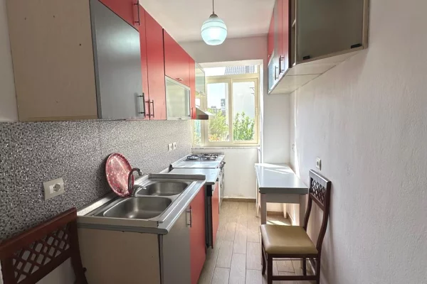Shtepi me qera Apartament ne Tirane, 2+1, Mobilimi E mobiluar, Pagesa 50,000  Leke.