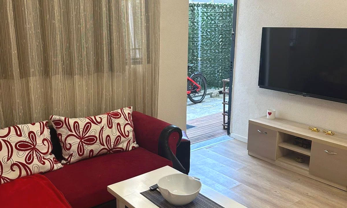 Shtepi me qera Apartament ne Tirane, 1+1, Mobilimi E mobiluar, Pagesa 60,000  Leke.