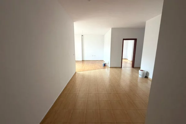 House for Sale Apartment in Tirana, 3+1, Furniture Emty, Payment 174,000  Euro.