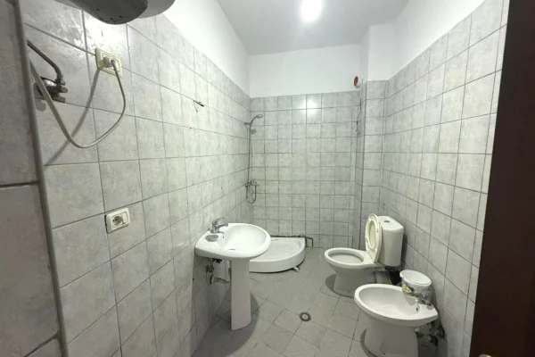House for Sale Apartment in Tirana, 3+1, Furniture Emty, Payment 174,000  Euro.