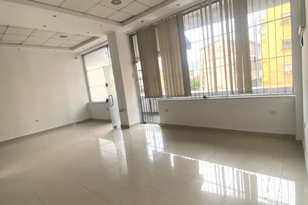 🏢Rruga e Dibres,”Kompleksi Halili”jepet me qera ambient biznesi,60,000Leke (Neto)