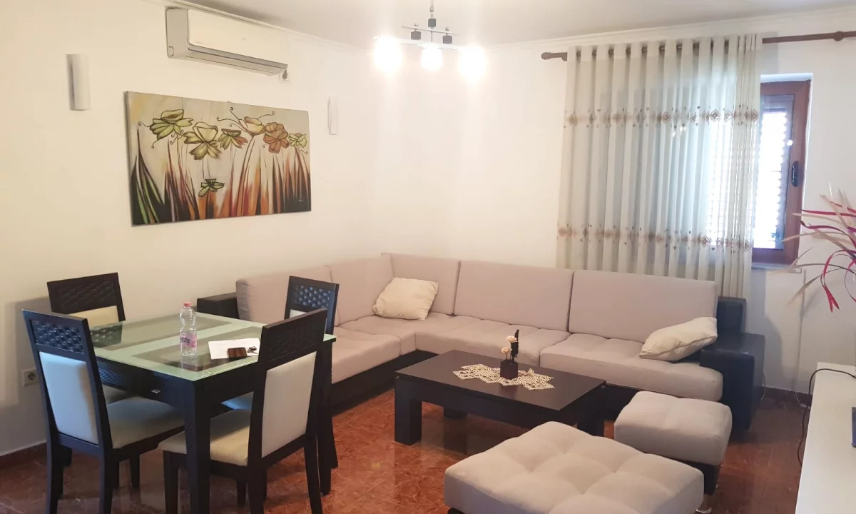 Shtepi ne shitje Apartament ne Tirane, 2+1, Mobilimi E mobiluar, Pagesa 220,000  Euro.