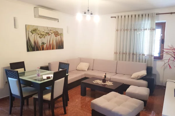 Rruga e Elbasanit,prane Deges se Thesarit shitet apartament  ,2+1, 220,000€uro