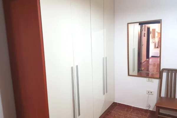 Shtepi ne shitje Apartament ne Tirane, 2+1, Mobilimi E mobiluar, Pagesa 220,000  Euro.