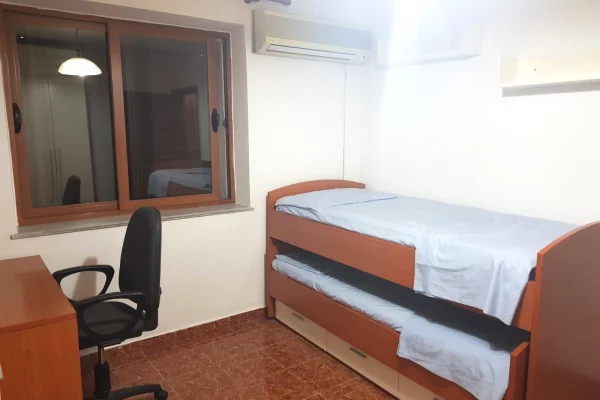 Shtepi ne shitje Apartament ne Tirane, 2+1, Mobilimi E mobiluar, Pagesa 220,000  Euro.